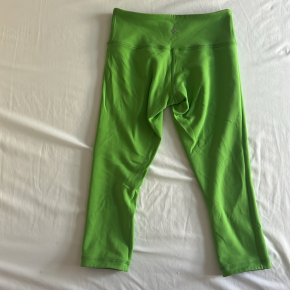 Lululemon wunder under REVERSIBLE cropped leggings, size 4 - Picture 4 of 4